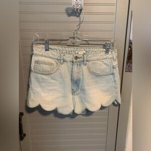 H&M scalloped hem shorts denim lightwash US 6 Euro 36